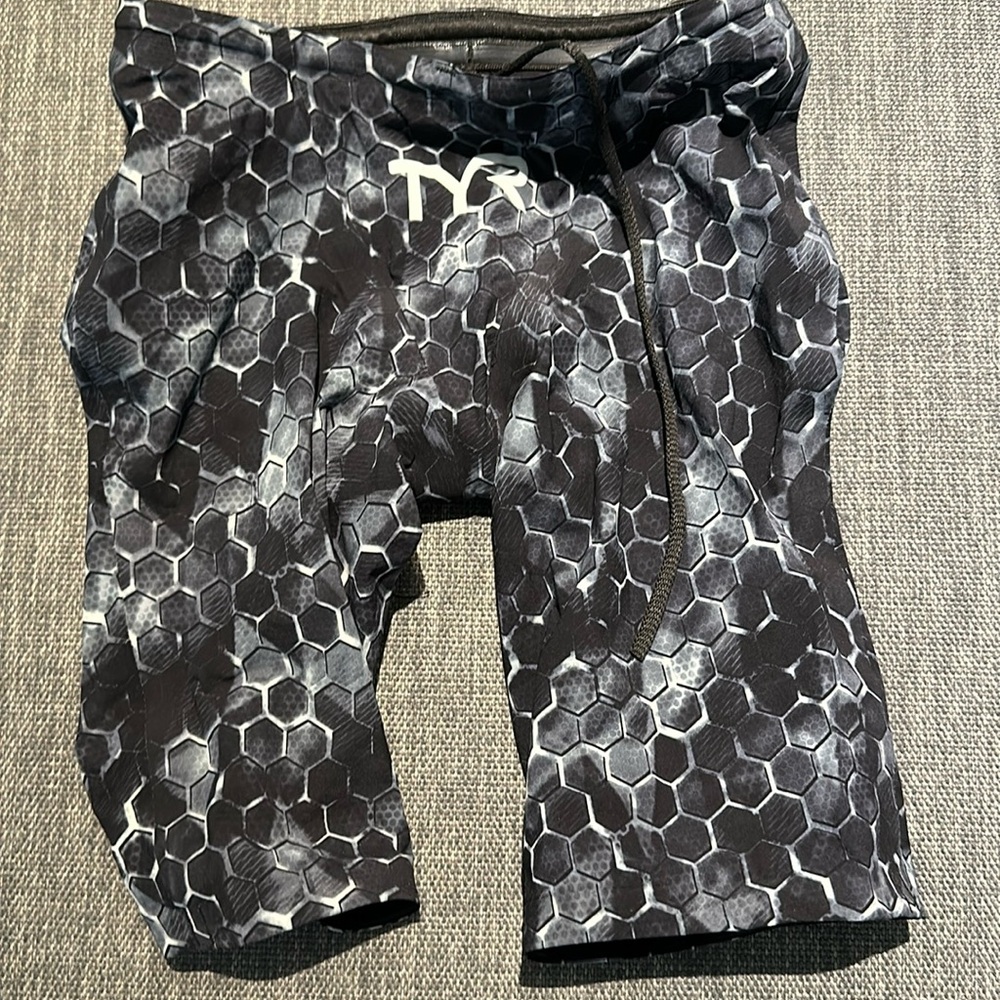 TYR Avictor Tech Suit Size 22